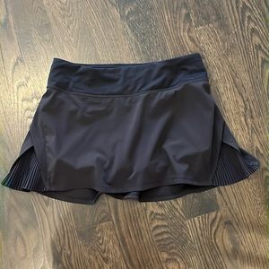 Lululemon Play Off the Pleats Mid-Rise Skirt, size 6